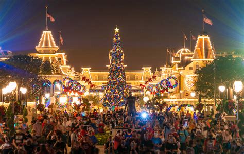 Be Swept Away by the Breath-taking Fireworks at Disneyland 199's Christmas Spectacular